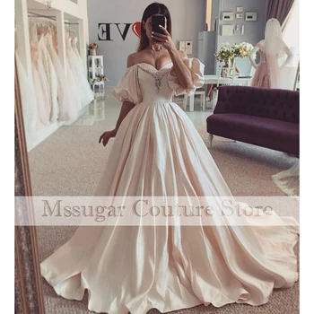2021 Зашеметяващ сватбена рокля с А-силует, с отворени рамене, бродирани с мъниста сатен сватбени рокли по поръчка