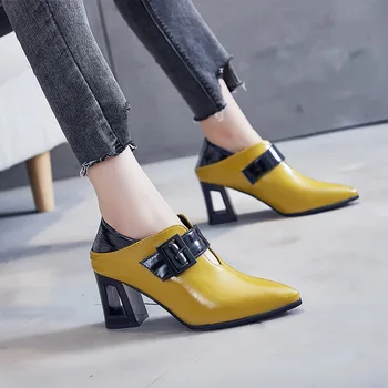 2022 Дамски обувки от микрофибър на среден ток в британски стил с тока и каишка, с остри пръсти, на площада обувки, дамски обувки в черен цвят