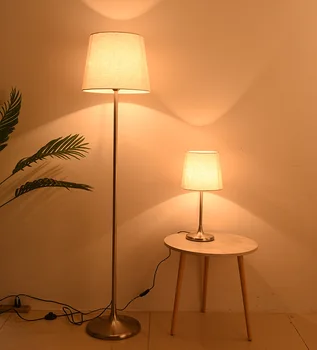 Европейският под лампа Проста модерна тъканно настолна лампа Реколта нощно шкафче за хола спални Дизайн лампиона за гости в стаите на хотела