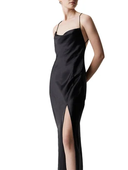 Елегантна атласное рокля миди с V-образно деколте, отделанное дантела, с регулируеми бретельками-спагети и елегантен дизайн без облегалка