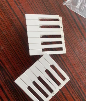 За Korg M50 част на клавиатурата бели клавиши на пиано