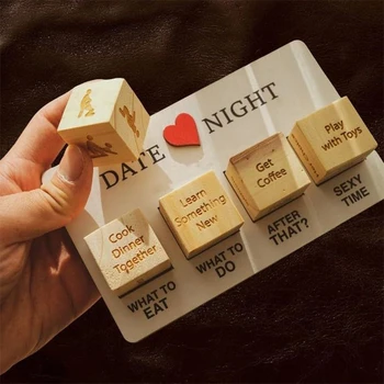 Играта Date Night Dice After Dark Edition, Играта Date Night в дървени кубчета за двойки, Дървени кубчета за многократна употреба за двойки, Забавна юбилейна дата