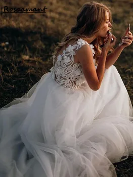 Сватбени рокли в бохемски стил с 3D флорални апликации, дантелени сватбени рокли трапецовидна форма, с Плажна сватбена рокля в стил бохо.