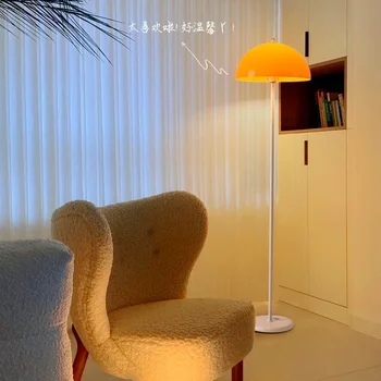 Скандинавски Модерен Минималистичен Диван за хола, под лампа, Нощно шкафче за спалня, творчески Френски Крем стил